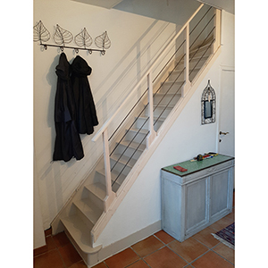 photo d'une rampe d'escalier réalisée sur mesure en bois et acier