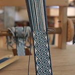 photo du tissage d'un galon aux tablettes